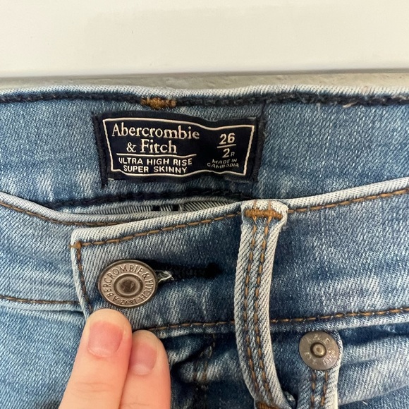 A&F Ripped Ultra High Rise Super Skinny Jean - Picture 7 of 7